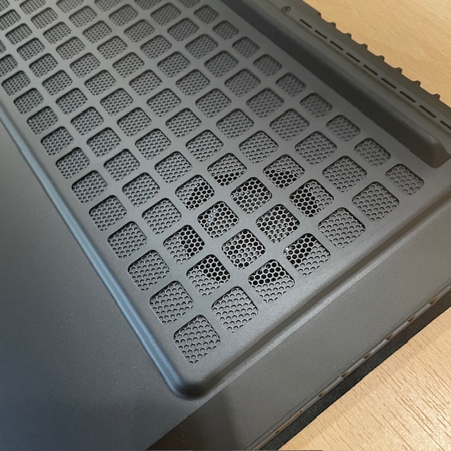 Slika hladilnega sistema gaming prenosnika HP OMEN MAX - vidna odmakjenost za boljši dotok zraka